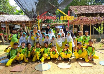 Tingkatkan Pengetahuan, Siswa MIN Sampang Kunjungi Kampung Jamur