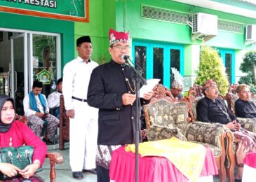 Kenakan Baju Adat, Ratusan ASN Kemenag Sampang Ikuti Upacara HAB  ke-77